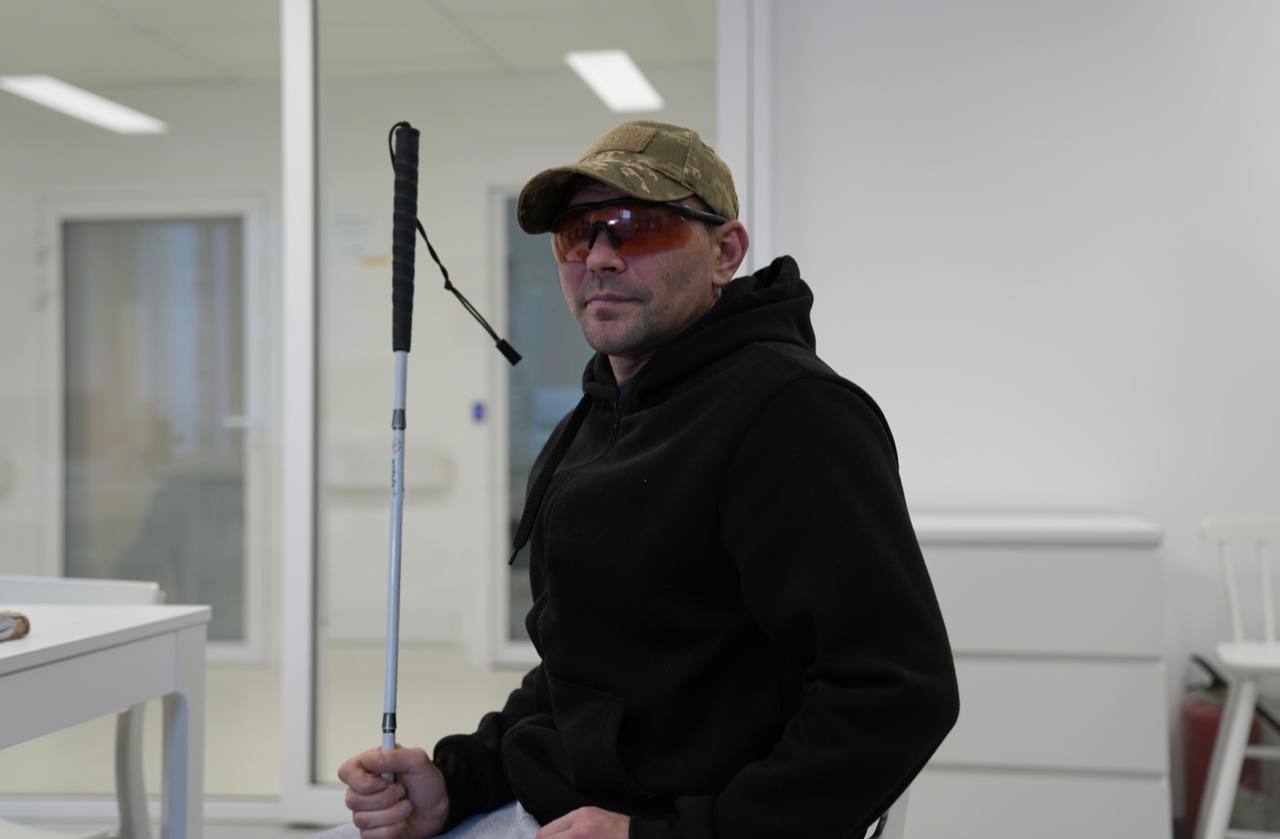 Вибирався з-під обстрілу наосліп: історія захисника, який втратив зір в бою